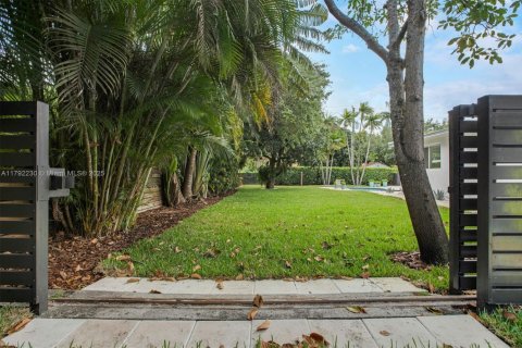 House in Miami Shores, Florida 3 bedrooms, 201.6 sq.m. № 1740000 - photo 25