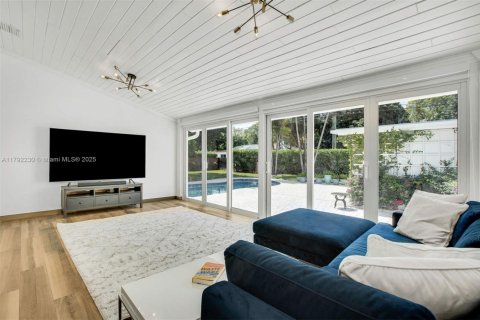 House in Miami Shores, Florida 3 bedrooms, 201.6 sq.m. № 1740000 - photo 10