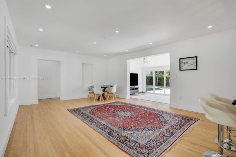 House in Miami Shores, Florida 3 bedrooms, 201.6 sq.m. № 1740000 - photo 9