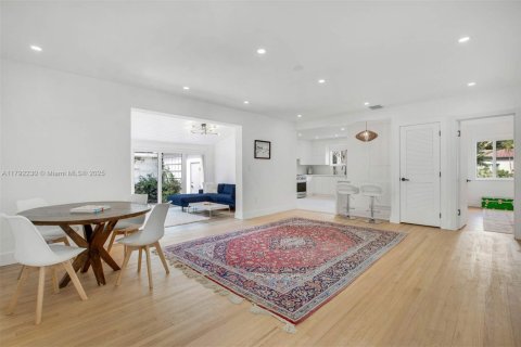 House in Miami Shores, Florida 3 bedrooms, 201.6 sq.m. № 1740000 - photo 3