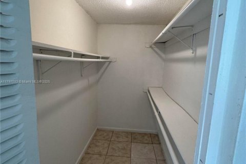 Condo in North Bay Village, Florida, 1 bedroom  № 1727344 - photo 22