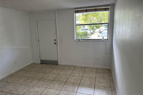 Condo in North Bay Village, Florida, 1 bedroom  № 1727344 - photo 6