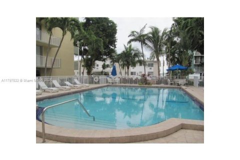 Condo in North Bay Village, Florida, 1 bedroom  № 1727344 - photo 25