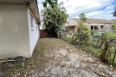 Casa en venta en Hialeah, Florida, 4 dormitorios, 173.73 m2 № 1968793 - foto 26