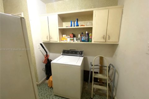 Casa en venta en Hialeah, Florida, 4 dormitorios, 173.73 m2 № 1968793 - foto 22