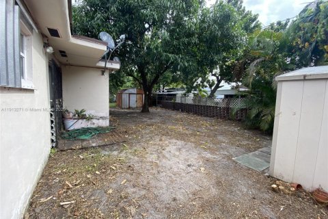 Casa en venta en Hialeah, Florida, 4 dormitorios, 173.73 m2 № 1968793 - foto 20