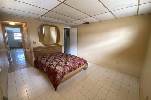Casa en venta en Hialeah, Florida, 4 dormitorios, 173.73 m2 № 1968793 - foto 17