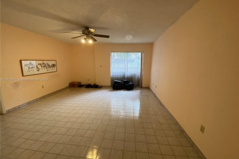 Casa en venta en Hialeah, Florida, 4 dormitorios, 173.73 m2 № 1968793 - foto 9