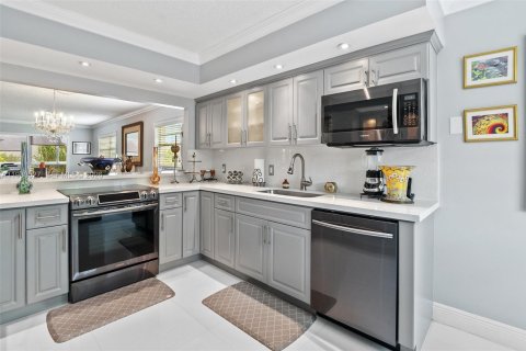 Купить кондоминиум в Пемброк-Пайнс, Флорида 2 спальни, 140м2, № 2051973 - фото 18