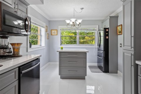 Купить кондоминиум в Пемброк-Пайнс, Флорида 2 спальни, 140м2, № 2051973 - фото 17