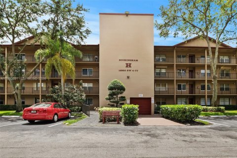 Condo in Pembroke Pines, Florida, 2 bedrooms  № 2051973
