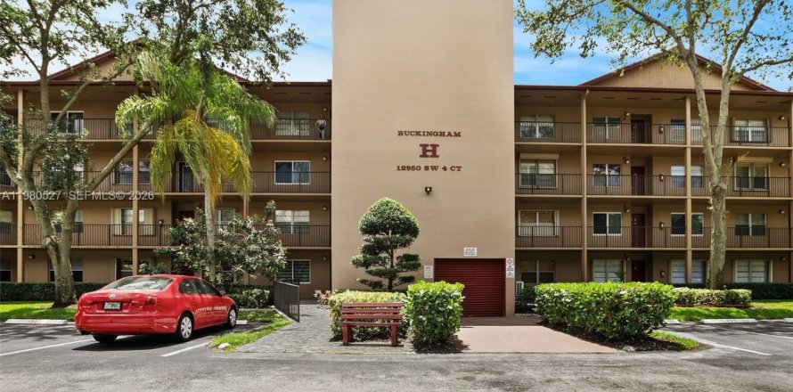 Кондоминиум с 2 спальнями в Пемброк-Пайнс, Флорида № 2051973