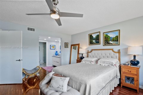 Купить кондоминиум в Пемброк-Пайнс, Флорида 2 спальни, 140м2, № 2051973 - фото 24