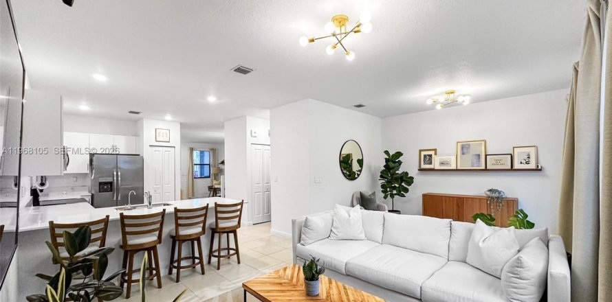 Adosado en Homestead, Florida 4 dormitorios, 169.08 m2 № 2029315