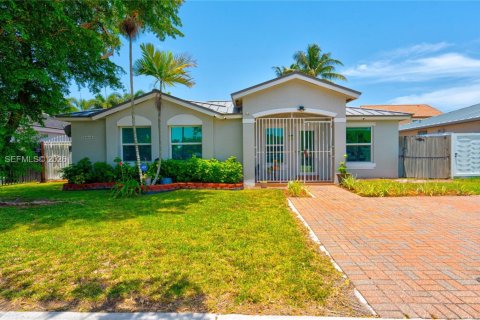 House in Homestead, Florida 3 bedrooms, 117.43 sq.m. № 2180595