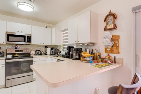 House in Homestead, Florida 3 bedrooms, 117.43 sq.m. № 2180595 - photo 6