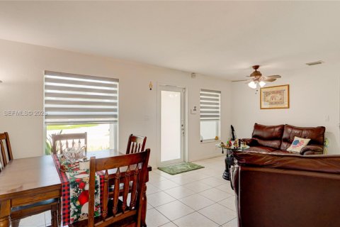 House in Homestead, Florida 3 bedrooms, 117.43 sq.m. № 2180595 - photo 11