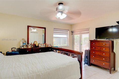 House in Homestead, Florida 3 bedrooms, 117.43 sq.m. № 2180595 - photo 18