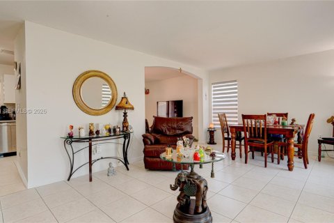 House in Homestead, Florida 3 bedrooms, 117.43 sq.m. № 2180595 - photo 10