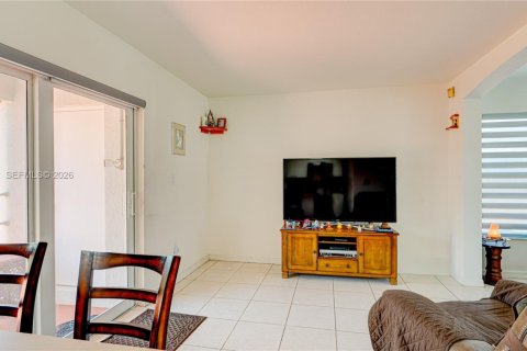 House in Homestead, Florida 3 bedrooms, 117.43 sq.m. № 2180595 - photo 12