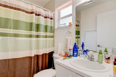 House in Homestead, Florida 3 bedrooms, 117.43 sq.m. № 2180595 - photo 22