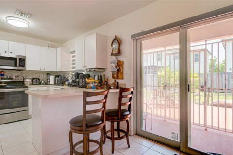 House in Homestead, Florida 3 bedrooms, 117.43 sq.m. № 2180595 - photo 7