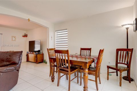 House in Homestead, Florida 3 bedrooms, 117.43 sq.m. № 2180595 - photo 9