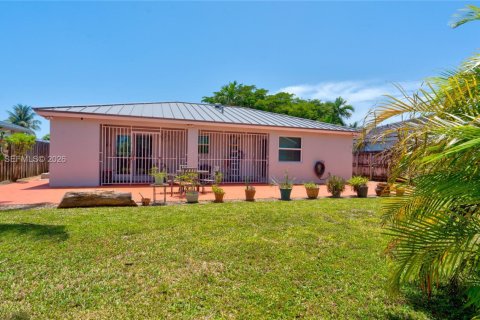 House in Homestead, Florida 3 bedrooms, 117.43 sq.m. № 2180595 - photo 5