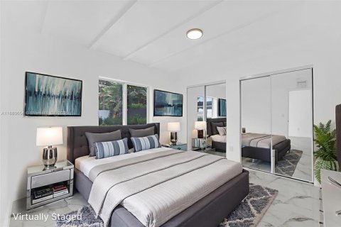 House in Biscayne Park, Florida 6 bedrooms, 235.88 sq.m. № 1921859 - photo 19