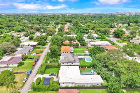 House in Biscayne Park, Florida 6 bedrooms, 235.88 sq.m. № 1921859 - photo 30