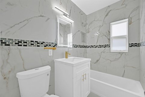 House in Biscayne Park, Florida 6 bedrooms, 235.88 sq.m. № 1921859 - photo 23