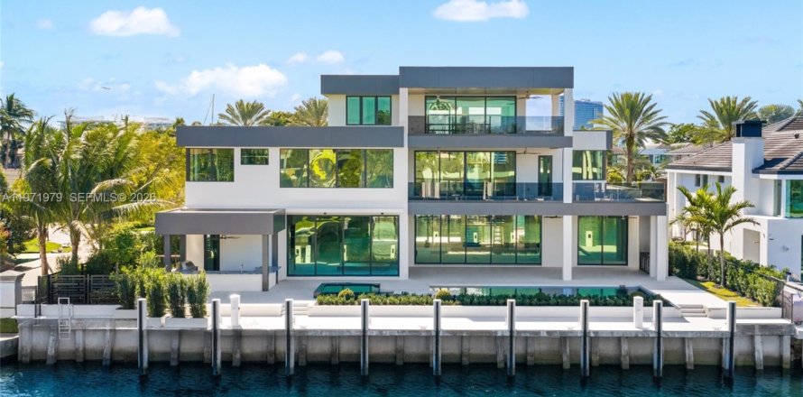 House in Fort Lauderdale, Florida 6 bedrooms, 848.66 sq.m. № 2033851
