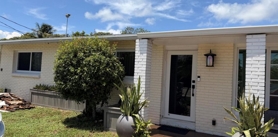 House in West Palm Beach, Florida 3 bedrooms, 128.58 sq.m. № 2268002
