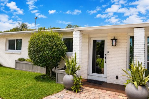 House in West Palm Beach, Florida 3 bedrooms, 128.58 sq.m. № 2268002 - photo 2