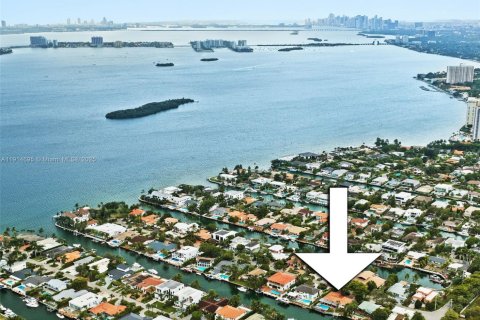 Casa en venta en North Miami, Florida, 6 dormitorios № 1973417 - foto 3