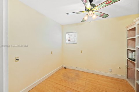 Casa en venta en North Miami, Florida, 6 dormitorios № 1973417 - foto 29
