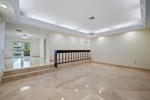 Casa en venta en North Miami, Florida, 6 dormitorios № 1973417 - foto 13