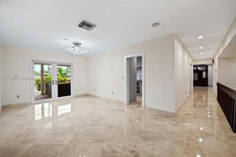 Casa en venta en North Miami, Florida, 6 dormitorios № 1973417 - foto 12