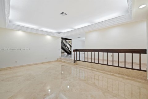 Casa en venta en North Miami, Florida, 6 dormitorios № 1973417 - foto 15
