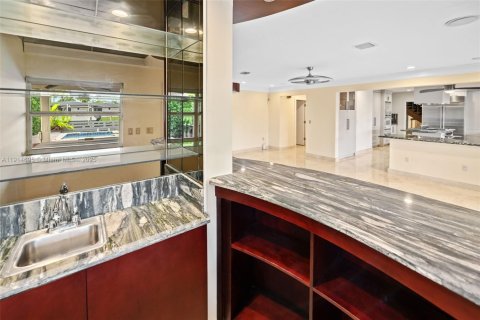 Casa en venta en North Miami, Florida, 6 dormitorios № 1973417 - foto 27