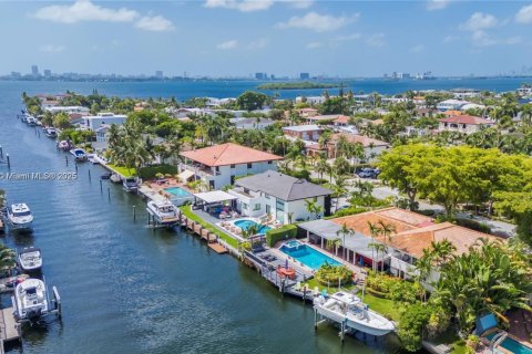 Casa en venta en North Miami, Florida, 6 dormitorios № 1973417 - foto 2