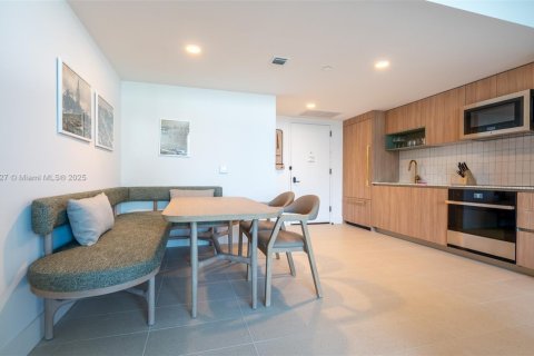 Condo in Miami, Florida, 1 bedroom  № 2017193 - photo 11