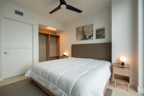 Condo in Miami, Florida, 1 bedroom  № 2017193 - photo 25