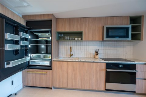 Condo in Miami, Florida, 1 bedroom  № 2017193 - photo 19