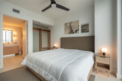 Condo in Miami, Florida, 1 bedroom  № 2017193 - photo 24