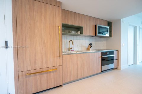 Condo in Miami, Florida, 1 bedroom  № 2017193 - photo 7