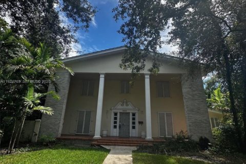 House in Miami Shores, Florida 4 bedrooms, 383.41 sq.m. № 2082911