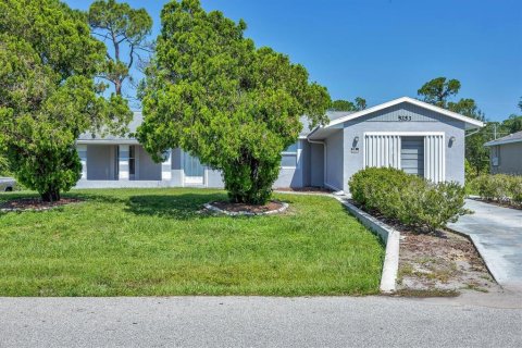 House in North Port, Florida 3 bedrooms, 122.07 sq.m. № 1853118 - photo 1