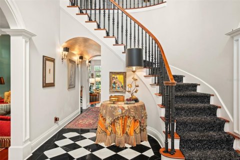 House in Winter Park, Florida 4 bedrooms, 430.6 sq.m. № 1395592 - photo 8