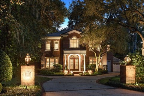 House in Winter Park, Florida 4 bedrooms, 430.6 sq.m. № 1395592 - photo 1